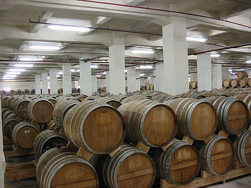 Ереванский коньячный завод, один их цехов. Фото с сайта http://ru.wikipedia.org