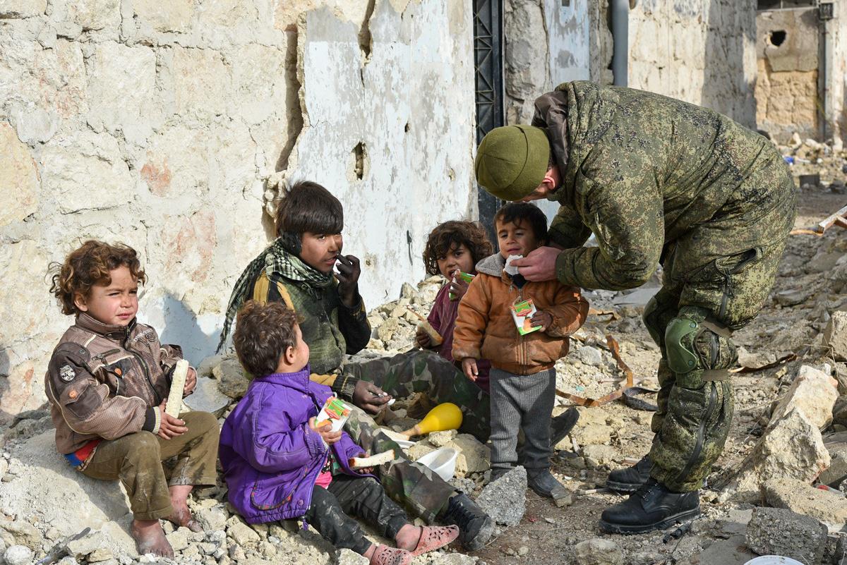 Дети в Алеппо (Сирия). Фото Минобороны России. mil.ru Дети в Алеппо (Сирия). Фото Минобороны России. mil.ru