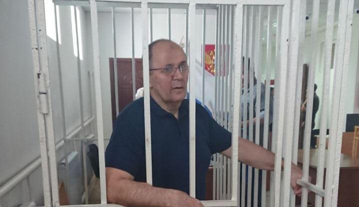 Оюб Титиев в зале судебного заседания. Чечня, 19 июля 2018 года. Фото пресс-службы ПЦ "Мемориал" Оюб Титиев в зале судебного заседания. Чечня, 19 июля 2018 года. Фото пресс-службы ПЦ "Мемориал"