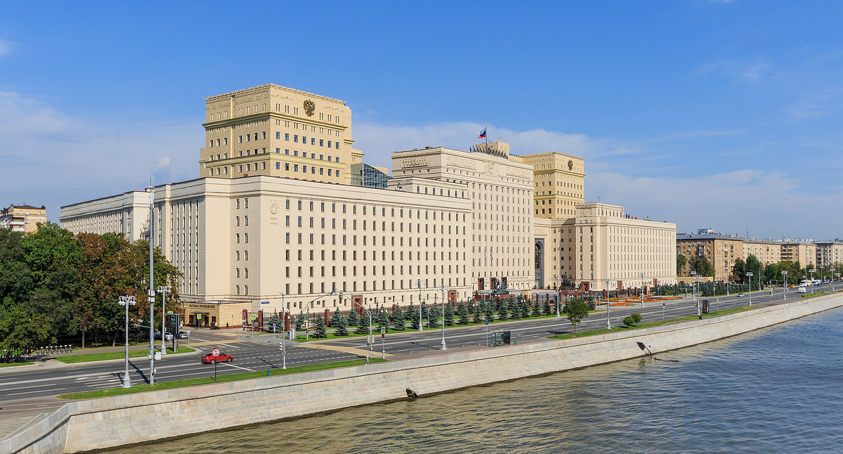 Здание Минобороны России. Фото A.Savin https://ru.wikipedia.org/wiki/Министерство_обороны_Российской_Федерации
