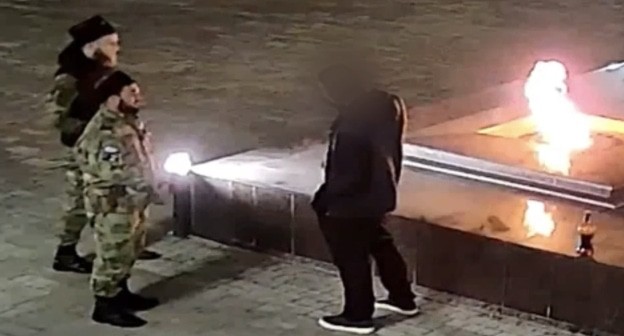 Кадр записи с камер видеонаблюдения, опубликованной управлением СКР по Ставрополью
https://stavropol.sledcom.ru/news/item/1968802/
