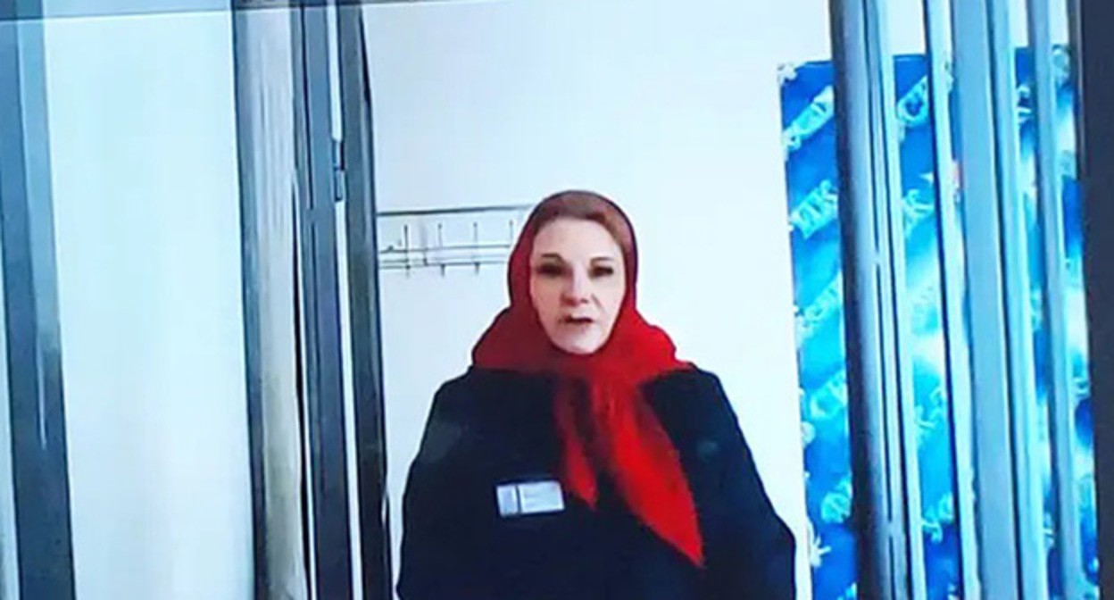 Анна Сафронова на суде по видеосвязи. Скриншот видео с сайта, где собрана информация об уголовных делах в отношении российских Свидетелей Иеговы*.