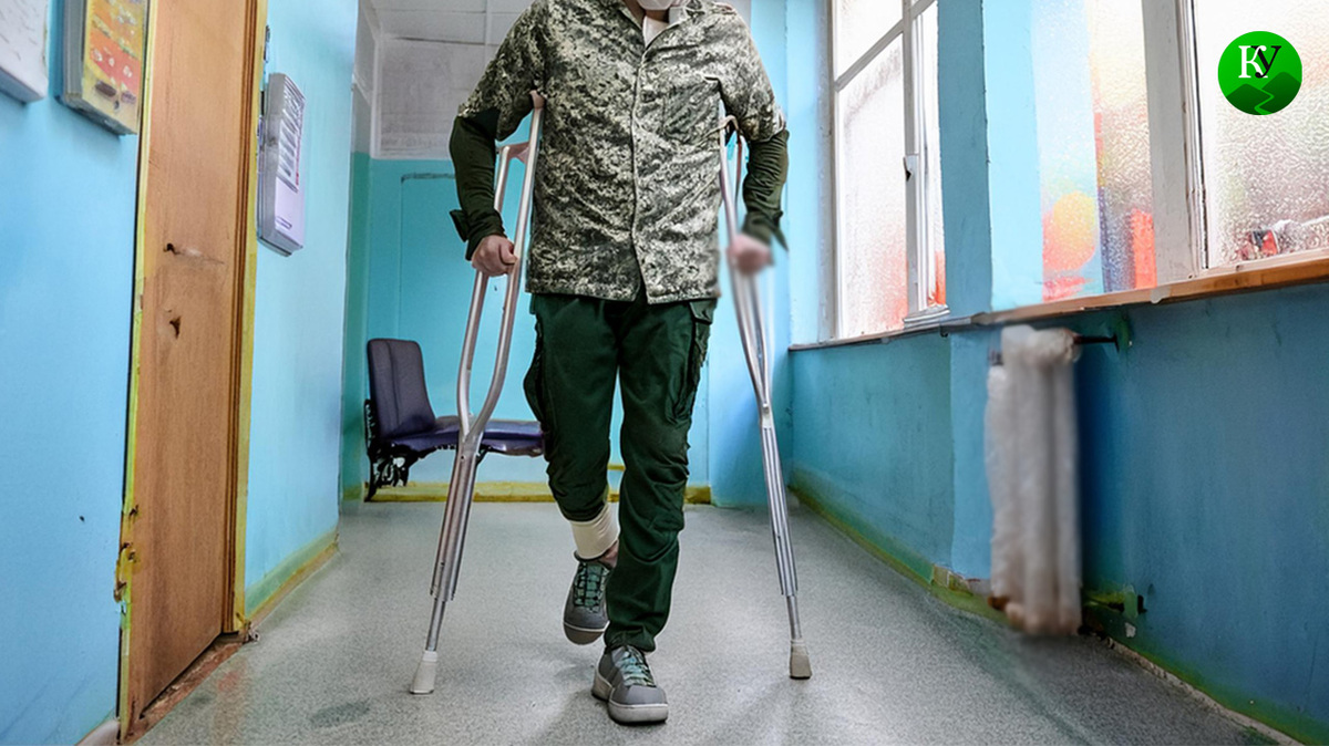 Военный в больнице. Иллюстрация создана "Кавказским узлом" с помощью ИИ в программе Photoshop