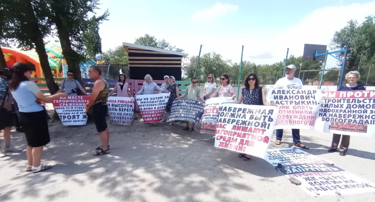 Участники митинга против застройки берега Волги. Фото предоставлено "Кавказскому узлу" участниками акции.