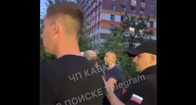 Кадр видео жителей Люблино в Москве. 19 июня 2025 г. Скриншот видео https://t.me/chp_kavkaz/23733