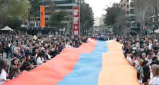 Карабахцы на митинге. Фото из анонса мининга от 30.06.25, https://www.facebook.com/events/1788411985422377/?acontext=%7B%22event_action_history%22%3A[%7B%22mechanism%22%3A%22attachment%22%2C%22surface%22%3A%22newsfeed%22%7D]%2C%22ref_notif_type%22%3Anull%7D&locale=ru_RU. (деятельность компании Meta, владеющей соцсетью, запрещена в России).