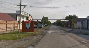 Стендс портретом Ахмата Кадырова в Старой Сунже. Скриншот публикации NIYSO