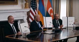 Подписание декларации 08.08.2025. Кадр официальной трансляции Белого дома The White House . YouTube 