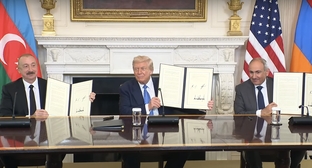 Подписание мирной декларации. Кадр официальной трансляции Белого дома The White House / YouTube 