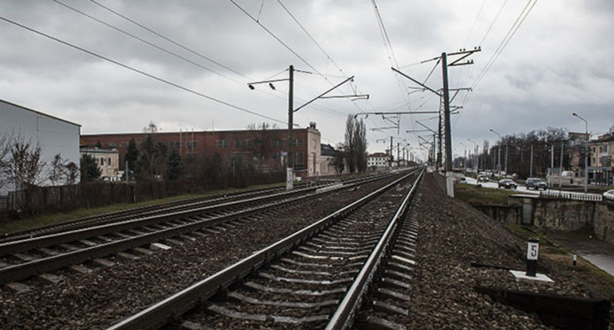 Железная дорога. Фото Елены Синеок, Юга.ру