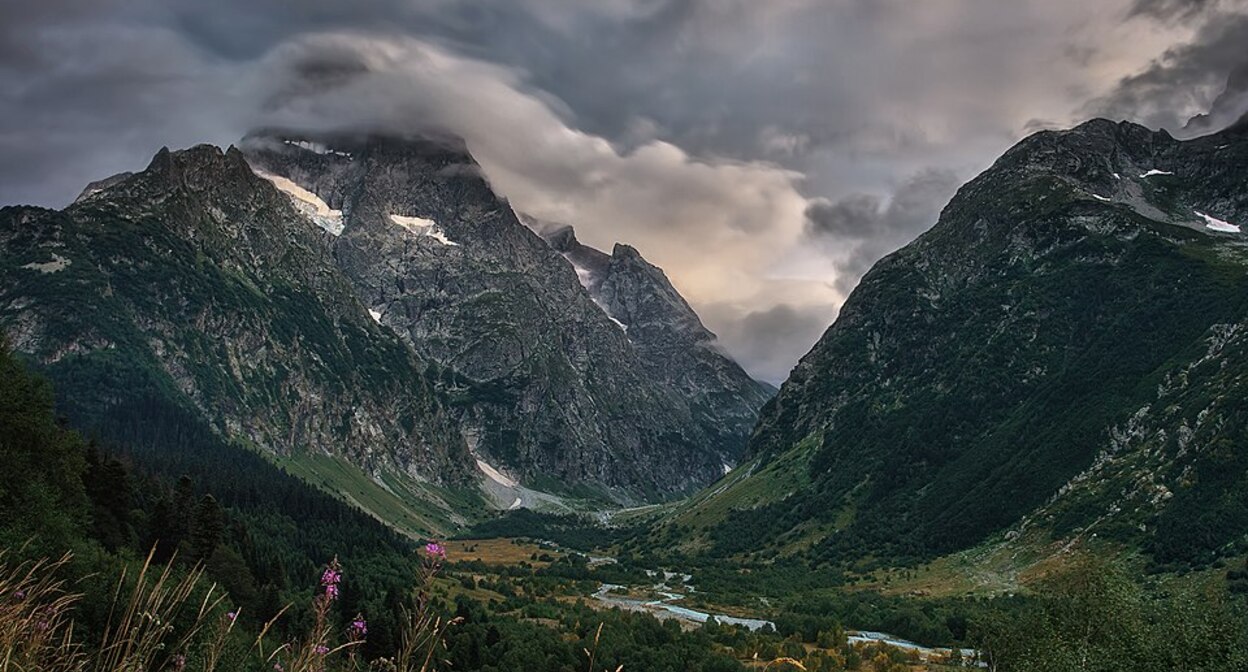Тебердинский национальный парк. Фото: Drevotochets (Малафеева Елена) https://ru.wikipedia.org/