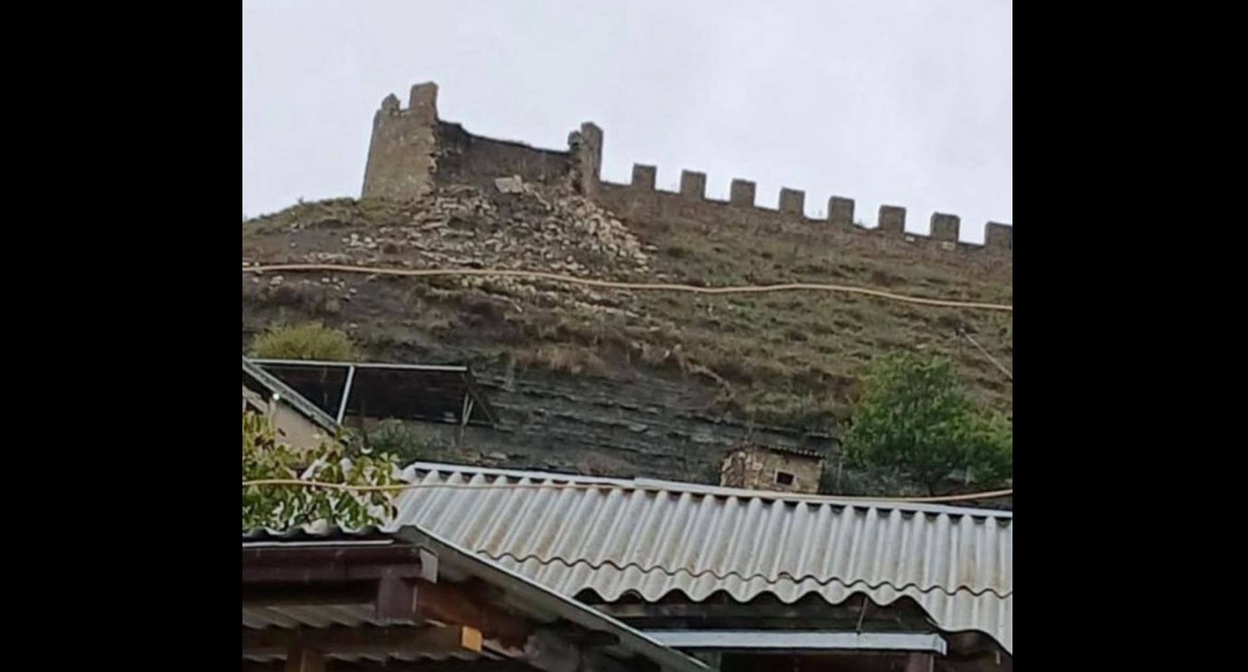 Обрушенная стена крепости в Кумухе. Фото: Дагнаследие https://t.me/dagnasledie/2718