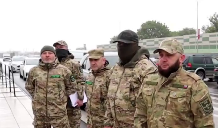 Бойцы  из батальона "Эрзи". Стоп-кадр видео из Telegram-канала Махмуд-Али Калиматова от 30.09.25, https://t.me/MAKalimatovvv/9821.