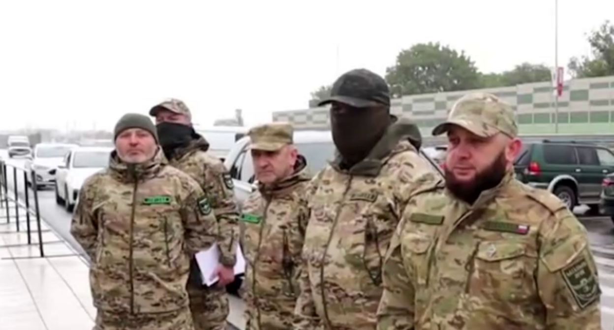 Бойцы  из батальона "Эрзи". Стоп-кадр видео из Telegram-канала Махмуд-Али Калиматова от 30.09.25, https://t.me/MAKalimatovvv/9821.