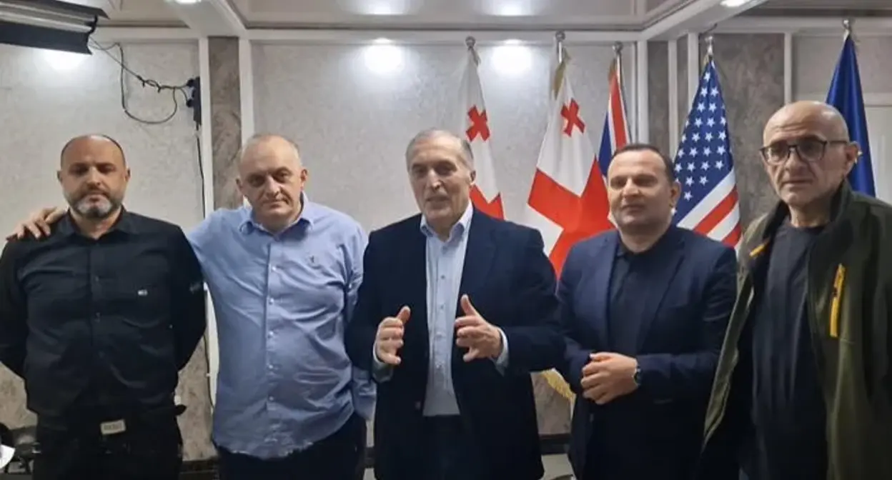 Ираклий Надирадзе, Муртаз Зоделава, Паате Бурчуладзе, Паате Манджгаладзе, Лаше Беридзе (слева направо). Фото: https://www.interpressnews.ge/ru/article/171031-segodnia-budut-prediavleny-obvineniia-paate-burchuladze-murtazu-zodelava-irakliiu-nadiradze-paate-mandzhgaladze-i-lashe-beridze