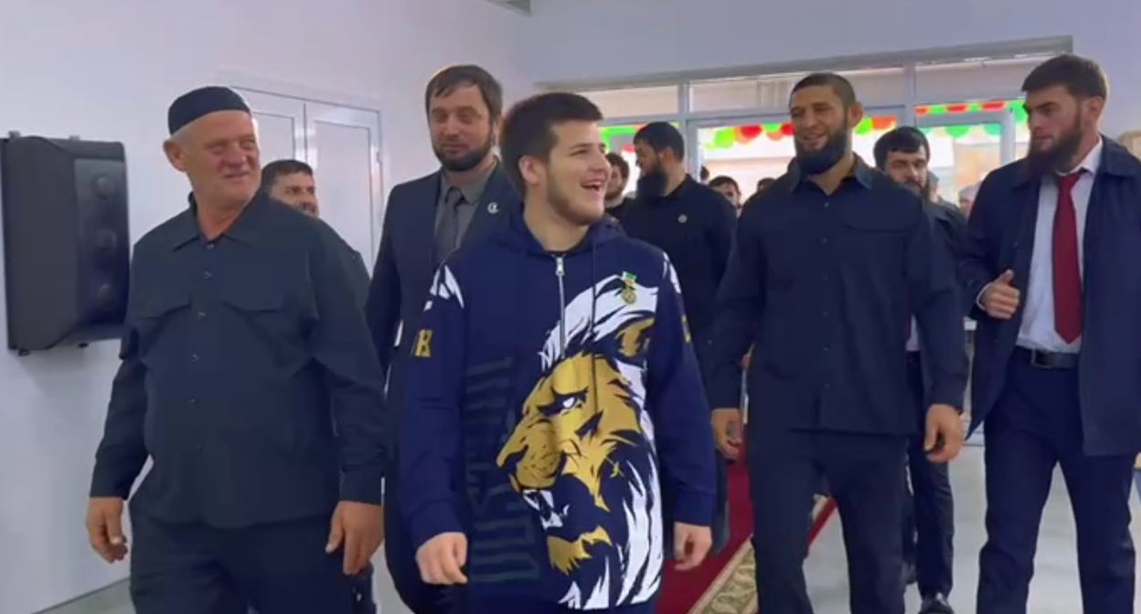 Адам Кадыров на открытии спорткомплекса Dustum имени Адама Кадырова. Кадр видео Хамзат Хасанов / Telegram